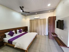 Maitri Beach Resort - Room