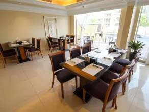 The Business Hotel By Seafront  - Restaurang
