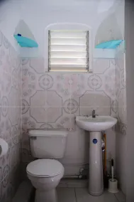 Firefly Beach Cottages - Bathroom