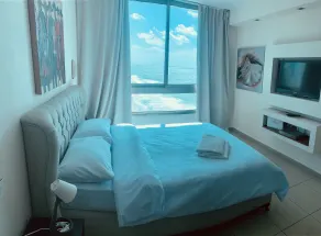 C Tower Apartments - Zimmer