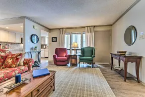 Single-Story Fairfield Bay Condo w/ Deck! - Interiør