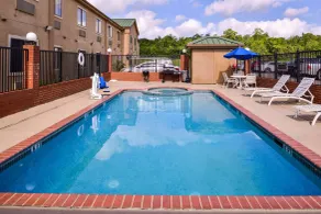 Quality Inn & Suites Beaumont - Piscine