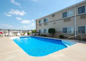 Quality Inn Belton - Kansas City South - Piscine