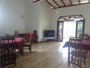 DiNi Galle - Interior entrance