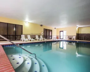 Comfort Inn & Suites Rogersville - Piscina
