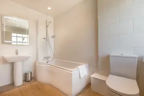 The George - Castletown Isle of Man - Bathroom