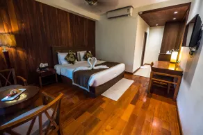 Sea Shell Neil - Room