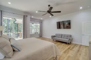 Luxury Lakefront Retreat w/ Deck & Patio! - Innvendig