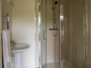 Cwmgilla Farm - Bathroom