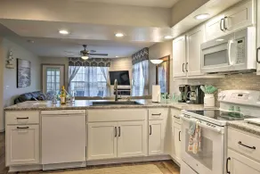 Lakefront Branson Condo w/ Porch & Dock Access - Intérieur