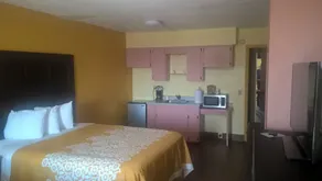 Days Inn & Suites by Wyndham Port Richey - Chambre