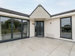 Strawberry Stables - Innvendig