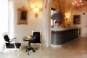 Kelina Charme Hotel by Cantine Due Palme - Recepción