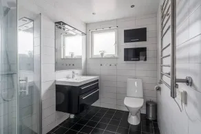 Fully Renovated 4BR Home with Modern Kitchen - Bad