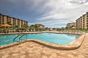 Beachfront Sarasota Resort Condo: Siesta Key View! - Interior
