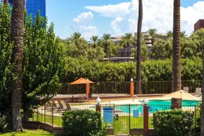 Howard Johnson by Wyndham Phoenix Airport/Downtown Area - Piscine