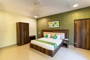 Treebo Cranberry Delight - Quarto