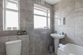 Karah Suites - Palmer Park - 4 Bedroom - Salle de bain