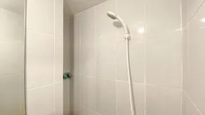 Relaxing Studio At Tokyo Riverside Pik 2 Apartment - Salle de bain