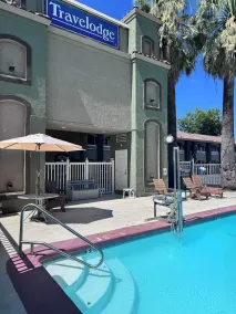 Travelodge by Wyndham Redding CA - Pool
