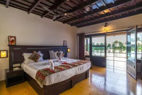 Warmth Lake Haven - Room