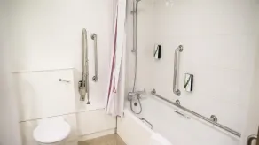 Premier Inn Ashford North - Bathroom