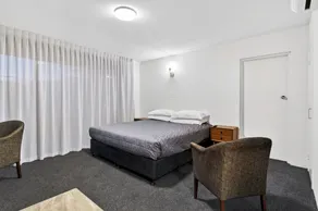 Aaron Court Motor Inn - Habitación