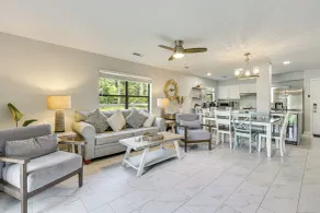 10 Mi to Navarre Beach! Waterfront Rental w/ Pool - Interiør