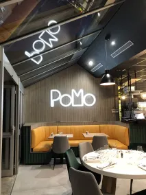PoMo Hôtel & Restaurant - Reception