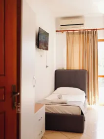 Corner Hotel - Room
