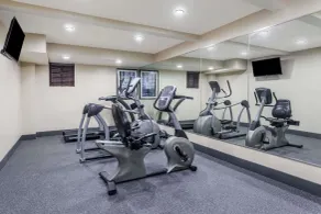 Days Inn & Suites by Wyndham Jamaica JFK Airport - Fitness facility