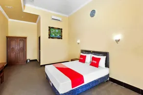 Capital O 93391 Golden Manggis Hotel Near SMKN 1 Lingsar - Habitación