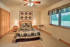 Rapid River Log Cabin w/ Loft on 160 Scenic Acres - Innvendig