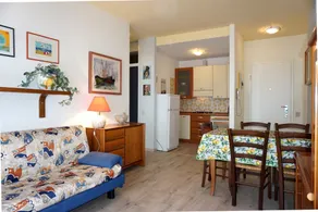 Apartment for six with shared pool - Vardagsrum
