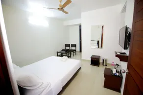 SS Beach Resort - Room