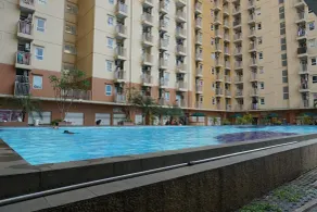 Homey Studio Apartment at Green Palm Residence By Travelio - Pool