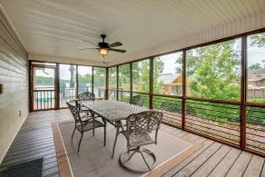 Luxe Lake Sinclair Living: Private Dock & Beach! - Interiör