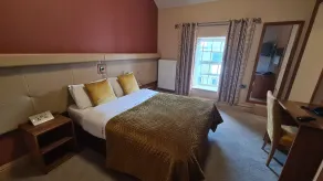 The Farnham Arms Hotel - Room