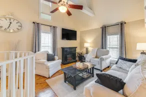Historical Dtwn Loveland Home w/ Wraparound Porch! - Interiør