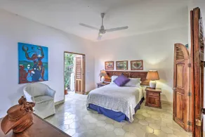 Mid-Century Modern Condo w/ Patio & Ocean Views! - Interni