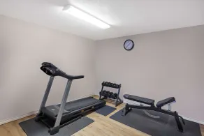 Days Inn & Suites by Wyndham Braunig Lake - Fitness facility