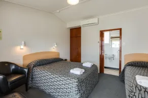 Ocean Beach Hotel - Zimmer