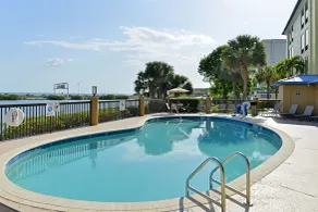 Holiday Inn Express Hotel & Suites Tampa-Rocky Point Island by IHG - Piscine