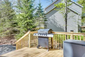 Deck & Community Perks: Bright Pocono Lake Home! - Interiør