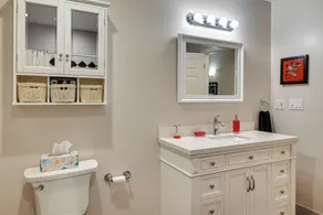 Quiet Killingworth Rental w/ Deck & Grill! - Innvendig