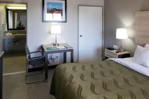 Quality Inn Airport East - Chambre