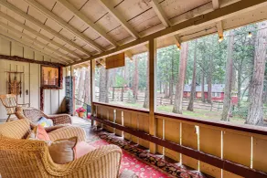 Gateway to Sequoia Natl! Rustic Cabin w/ Patio - Innvendig