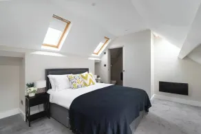 Skyvillion - COZY LARGE 4 & 1 Bed Apartments in London Enfield, Mins to Tube Station, Free Wi-Fi - Camera