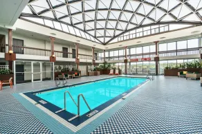 Holiday Inn & Suites Pittsfield-Berkshires by IHG - Piscina