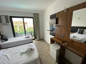 ATAŞ AQUA OTEL AVŞA - Room